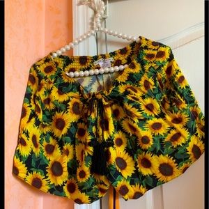 Alice and Olivia sunflower shorts size m